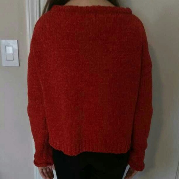 Red sweater - Picture 2 of 4